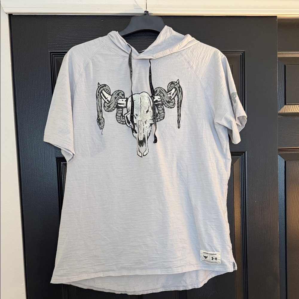 Under Armour Light Gray Graphic Short Sleeve Hooded Tee